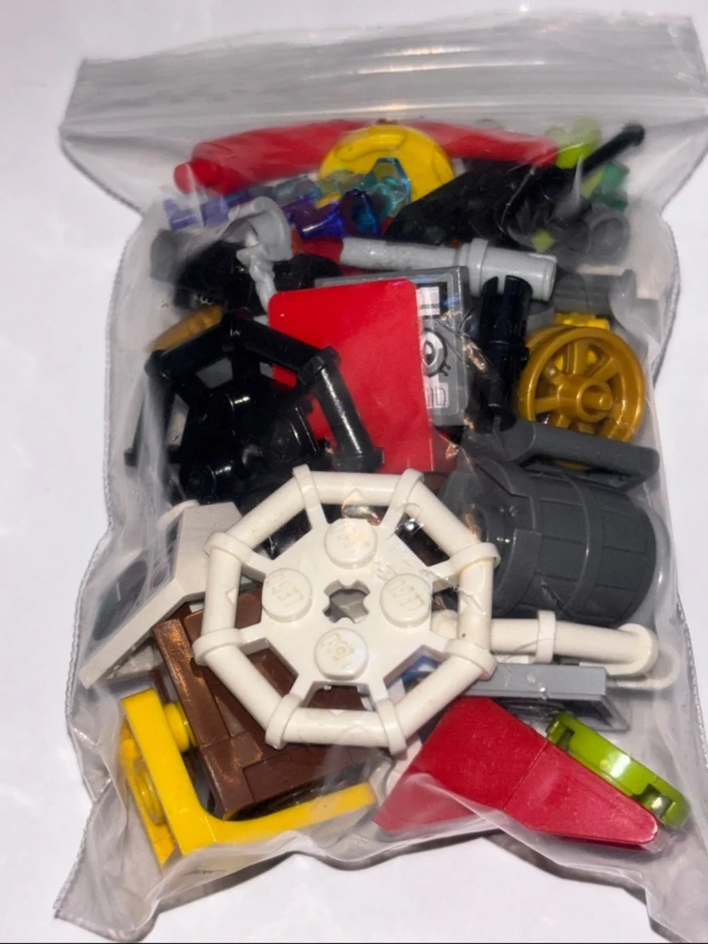 LEGO ACCESSORIES MYSTERY BAG OF LEGO SET ACCESSORIES Mixed LEGO MINIFIGS PARTS - Picture 1 of 4